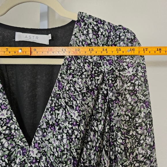 ASTR THE LABEL Asymmetrical Long Sleeve Smocked Ruffle Floral Maxi Dress Sz M - Picture 12 of 16